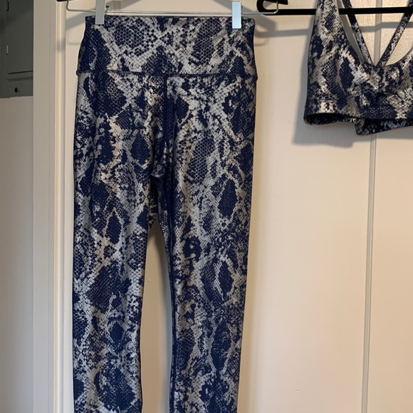 Carbon38 Metallic Snake High-Rise Legging - Picture 3 of 6